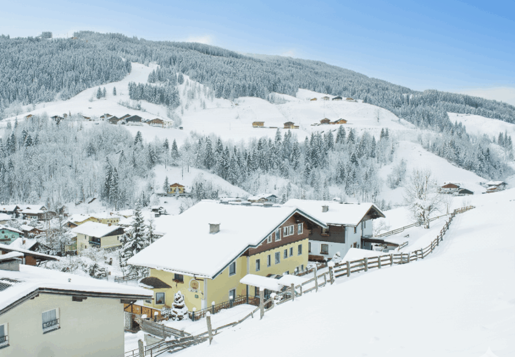 Deutsch: Winterliche Landschaft und verschneite Bäume. Ausblick auf die Skipiste Grafenberg.
English: Winter landscape and snow-covered trees. View of the Grafenberg ski slope.